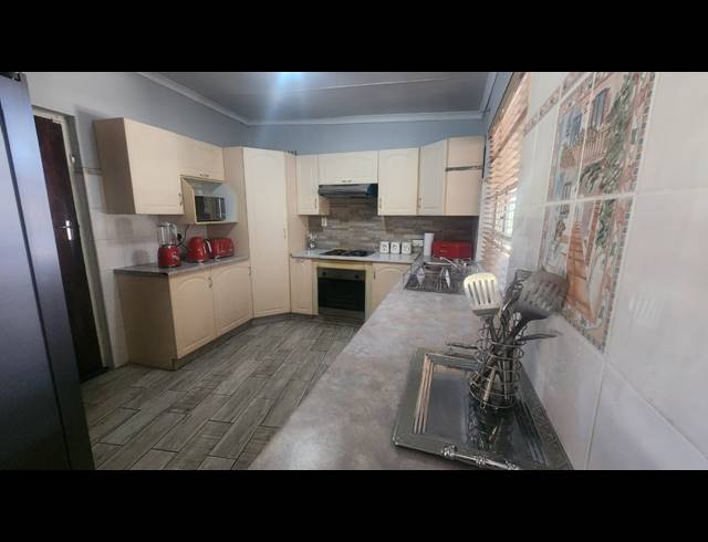 3 BEDROOM HOUSE FOR SALE IN VANDERBIJLPARK SW 1